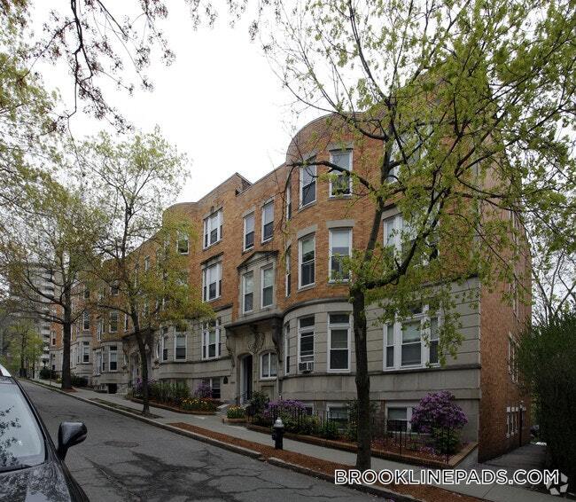 Building Photo - 1539 Beacon St