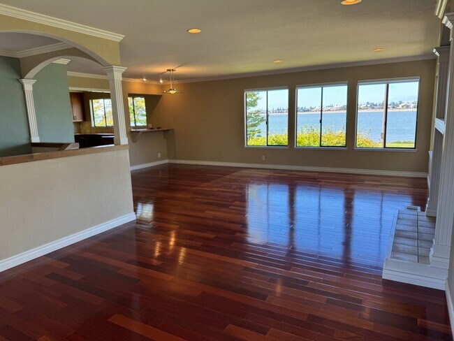 Building Photo - 2750 Sea View Pkwy