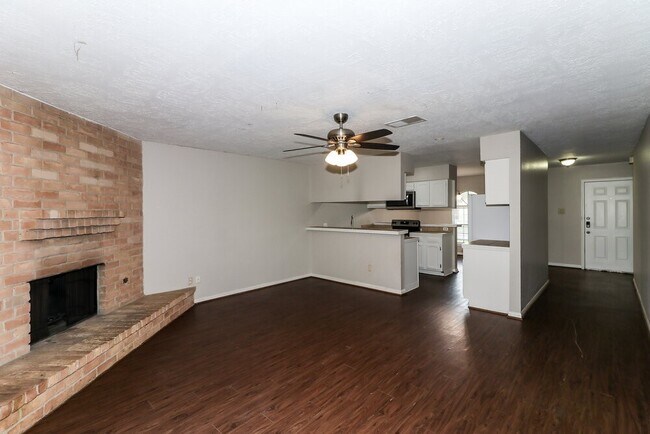 Building Photo - 6527 La Violetta Dr