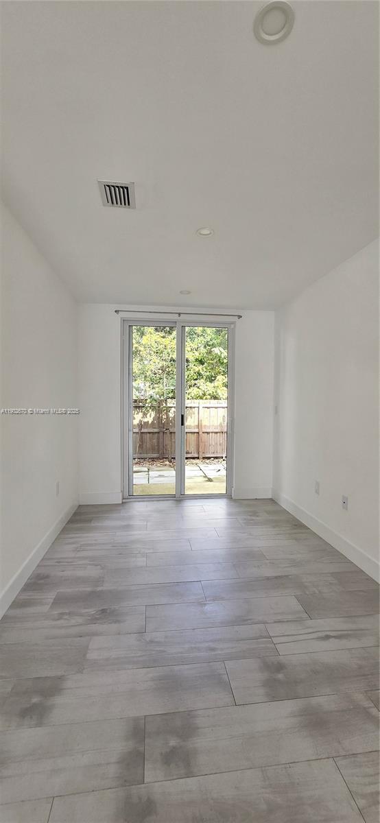 Building Photo - 3823 Thomas Ave