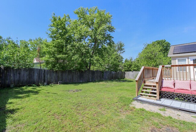 Building Photo - 614 Sedgefield Dr