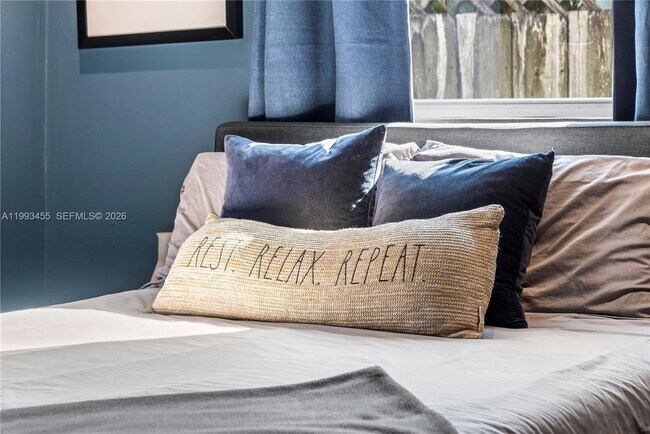 Building Photo - 738 NE 72nd Terrace