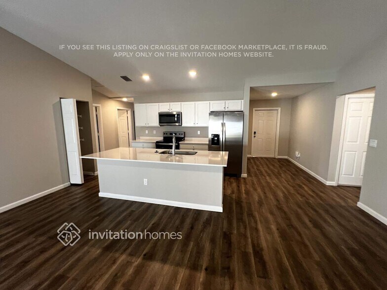 Building Photo - 807 SW California Blvd