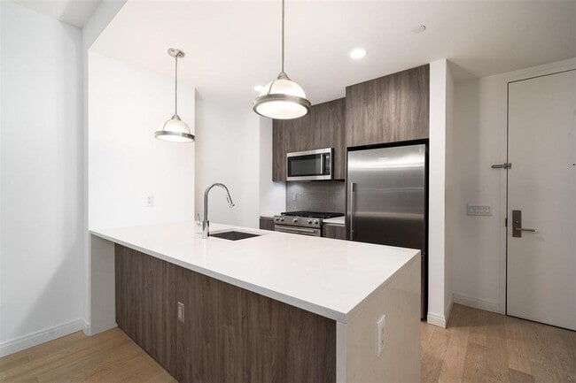 Building Photo - 160 1st St