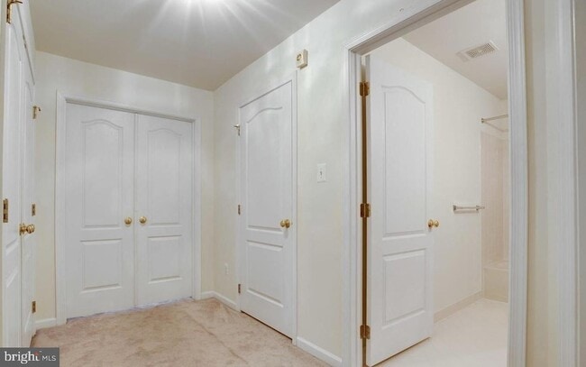 Building Photo - 25859 Kirkwood Square