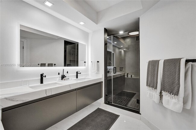 Building Photo - 20281 E Country Club Dr