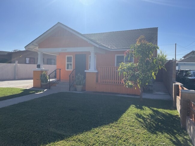 Building Photo - Wonderful Newly Remodeled 2 Bedroom House in Prime Alhambra Location Fully Furnished
