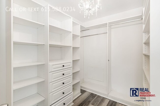 Building Photo - Luxury & Convenience with Room to Roam - 4...