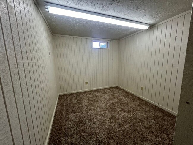 Building Photo - Spacious Family Home in Highland High School Area – Pocatello, ID!