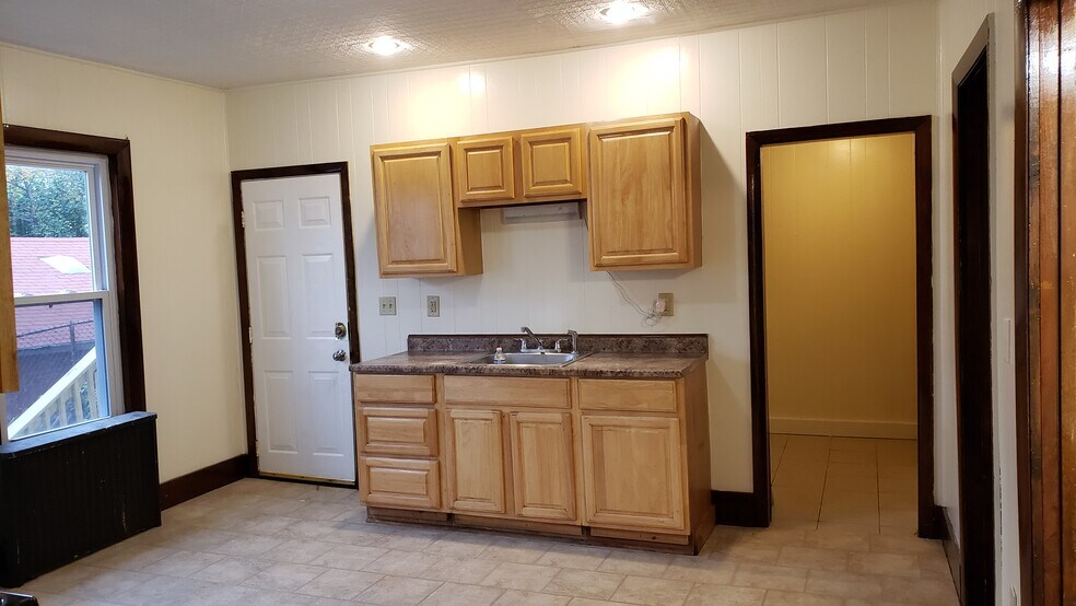 kitchen - 23 Shelby St