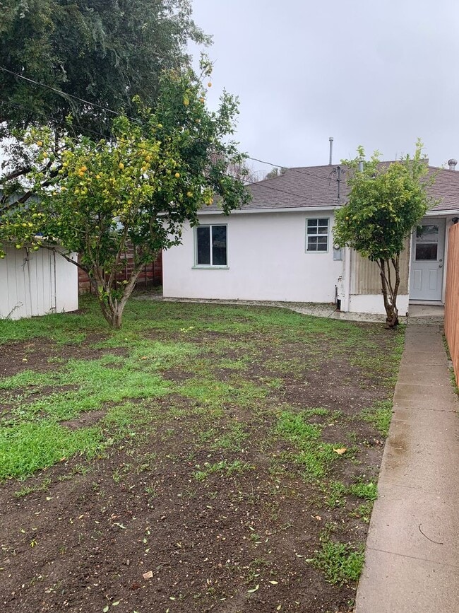 Building Photo - Three Bedroom Single Family Home