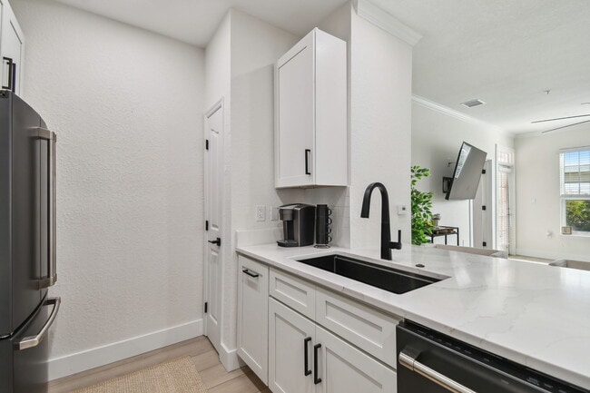 Building Photo - 5000 Culbreath Key Way