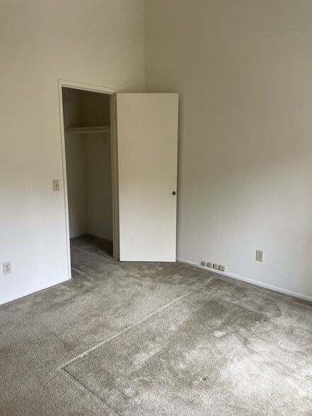 Building Photo - 155 N Singingwood St