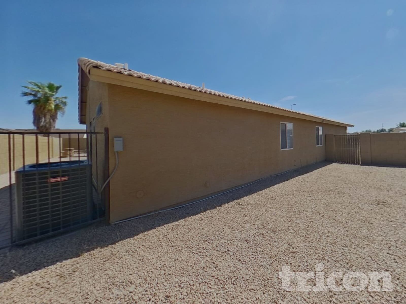 Building Photo - 9002 W Palm Ln