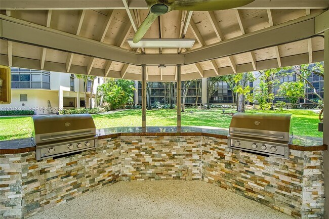 Building Photo - 2808 N 46th Ave