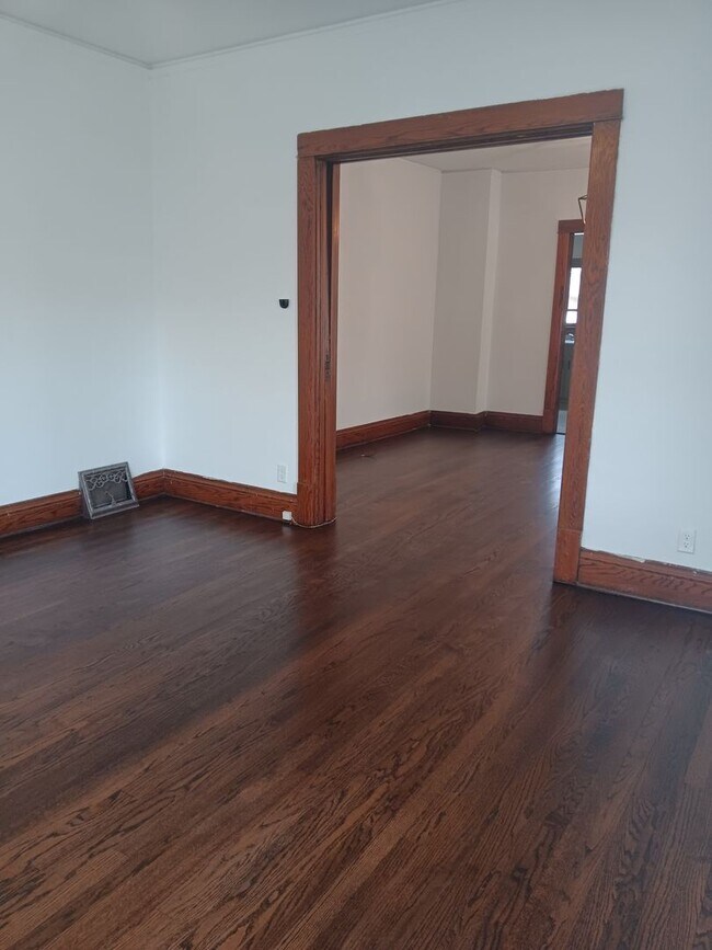 Building Photo - Beautiful Benson Three Bedroom!