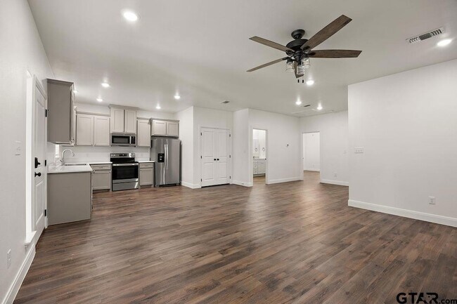 Building Photo - 18754 County Rd 437