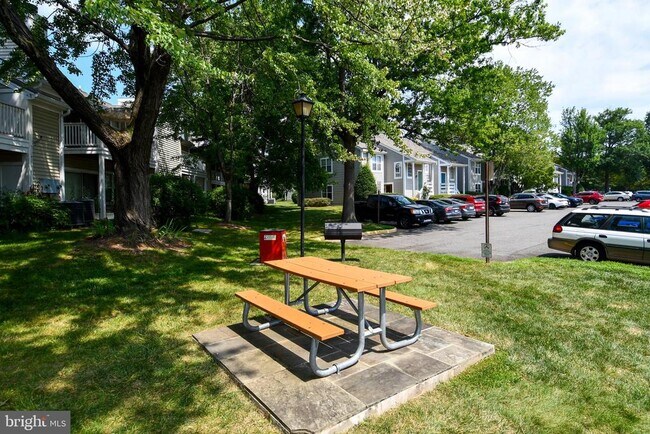 Building Photo - 2797 Yarling Ct