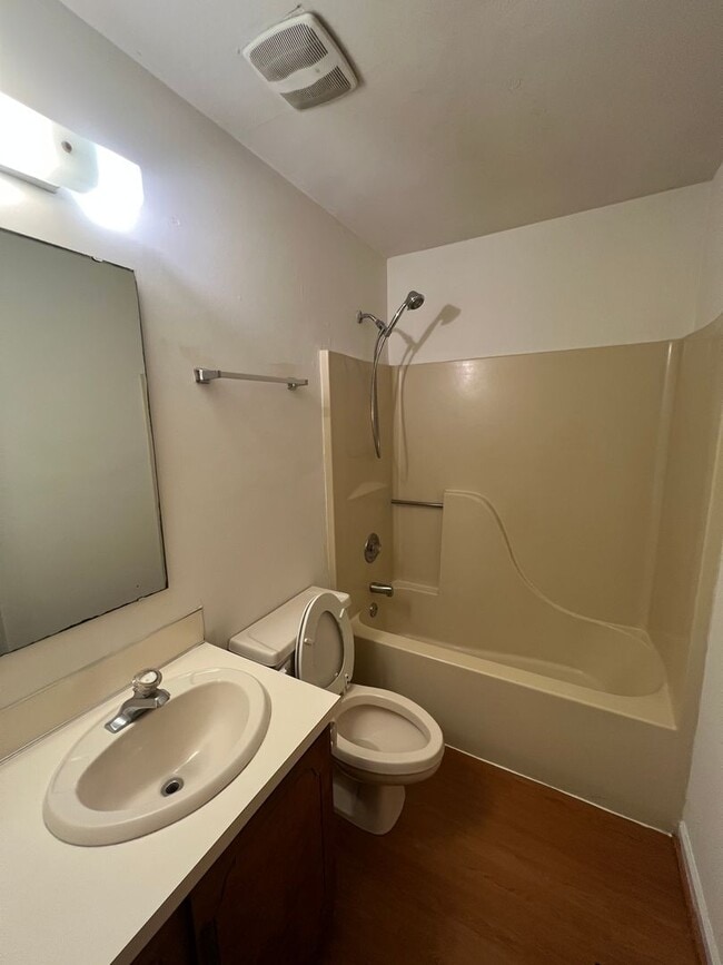 Building Photo - Two Bedroom Duplex (WINGATE)
