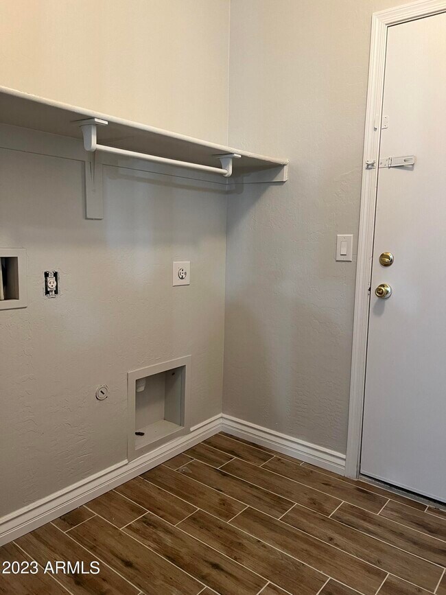 Building Photo - 24911 W Dove Run Dr