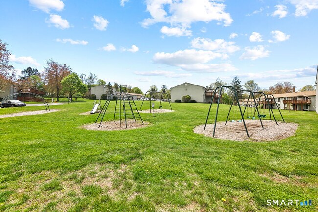 Building Photo - 35 Carillon Dr