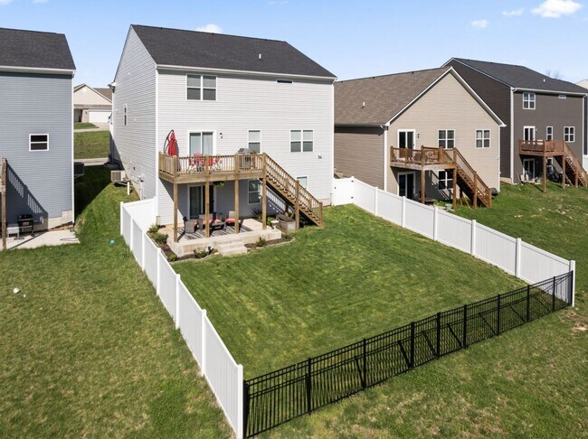 Building Photo - 8609 Warbler Br Wy