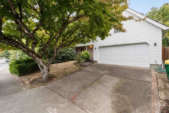 Building Photo - 12323 SW Millview Ct