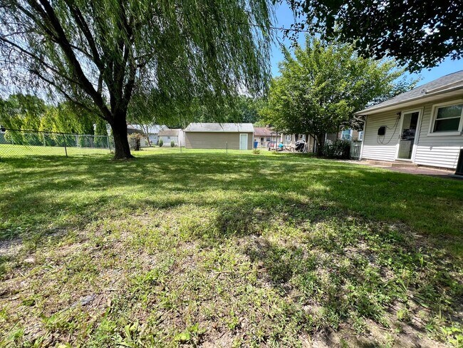 Building Photo - 4604 David Dr