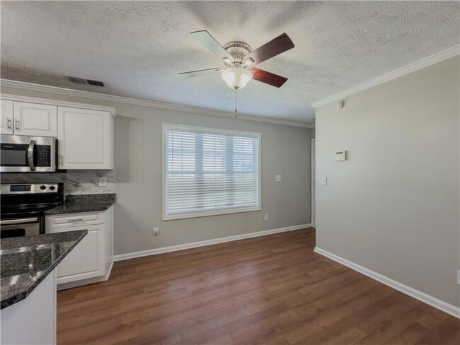 Building Photo - 593 Red Tip Ln
