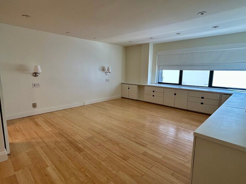 Master Bedroom - 5415 Collins Ave