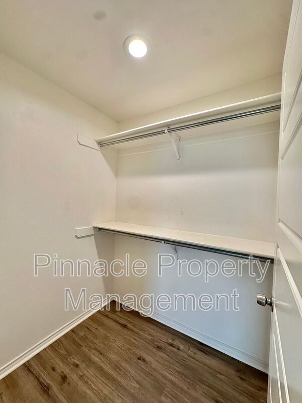 Building Photo - 1640 Beacon St