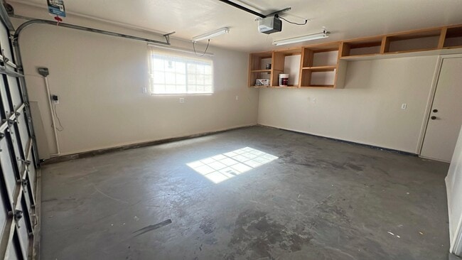 Building Photo - West Lancaster Home