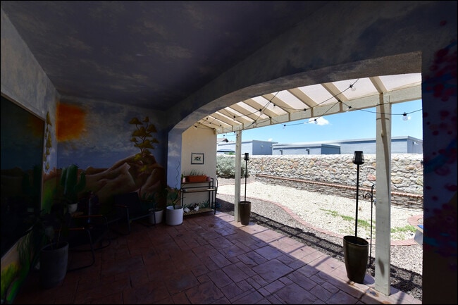 Building Photo - 13187 Borwick Rd