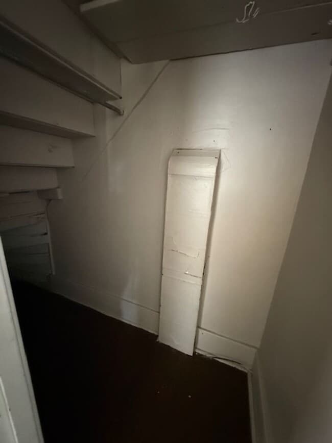 Building Photo - House for Rent 3 BR / 1 BA