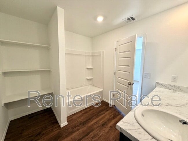 Building Photo - 1107 W Lawton Rd