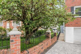 Building Photo - 2 Bryn Mawr Pl