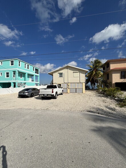 Building Photo - 757 La Fitte Rd