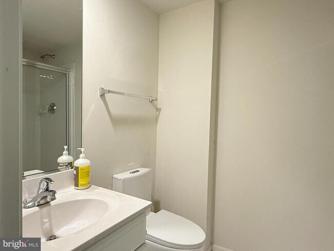 Building Photo - 819 Oak Knoll Terrace