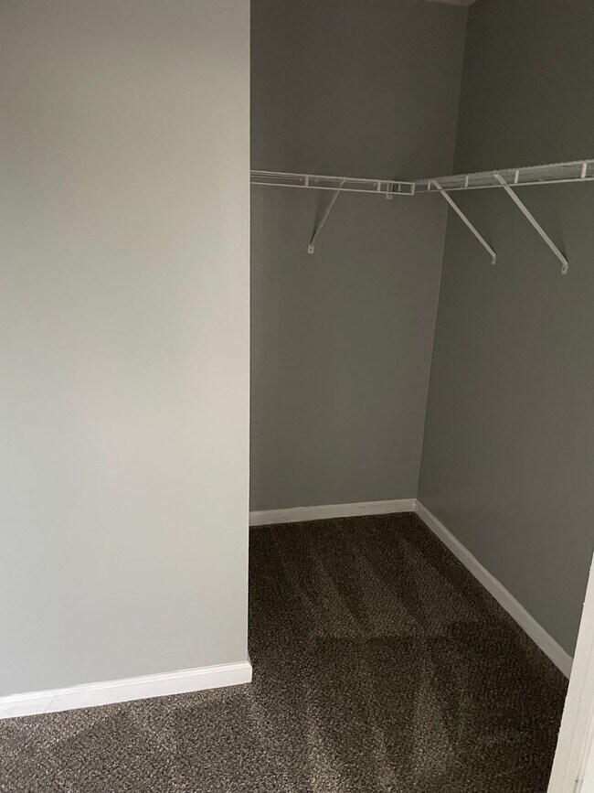 Building Photo - 118 Lowell Ct