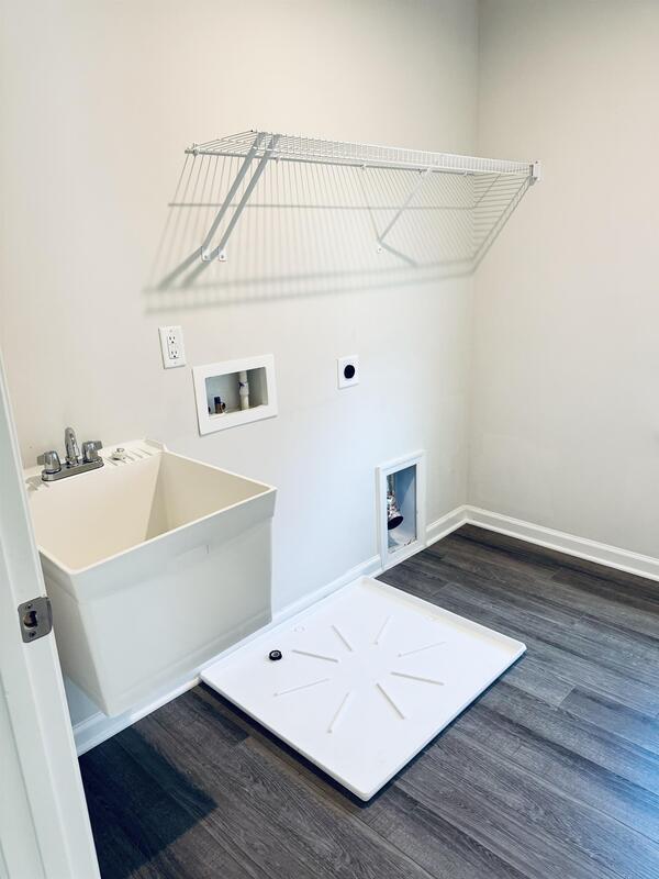 Building Photo - 449 Cross Country Way