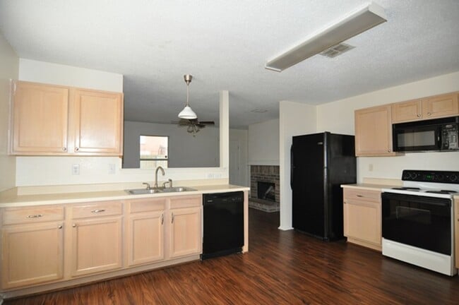 Building Photo - 2971 Celian Dr