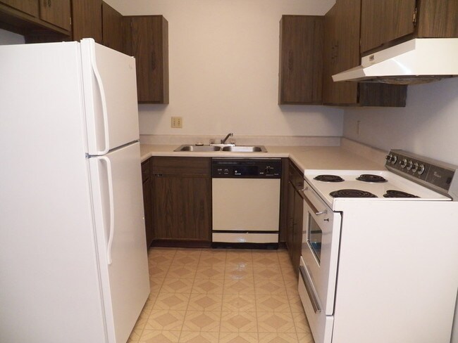 Building Photo - Large 2 bedroom!  Move In Special!!