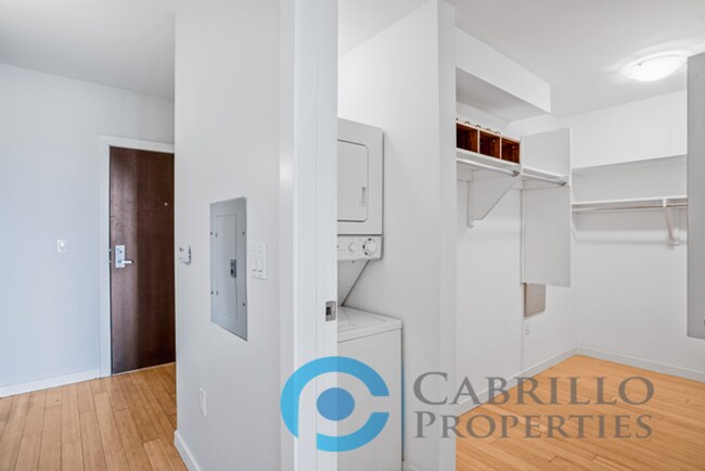 Building Photo - 889 Date St