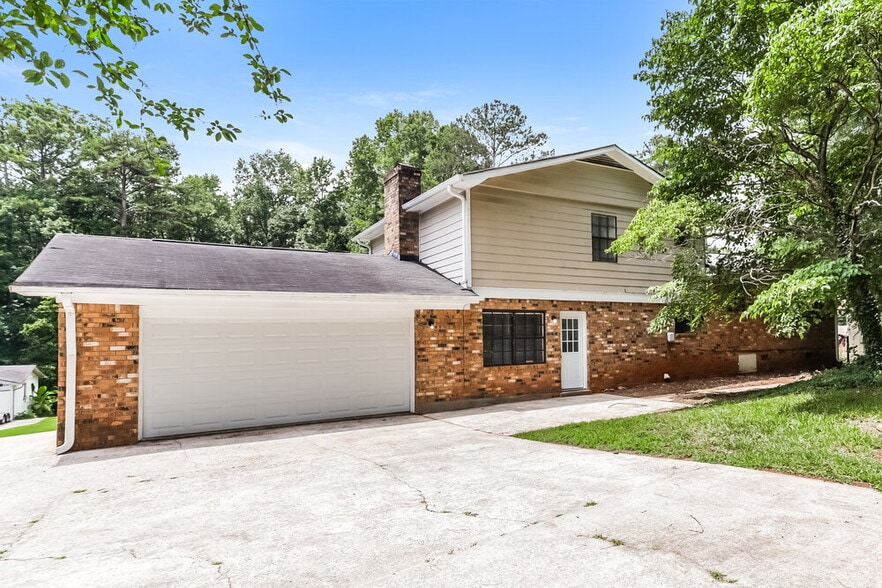 Building Photo - 3212 Goldenchain Dr