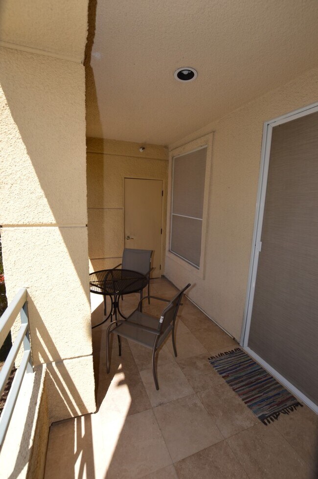 Building Photo - 230 E Flamingo Rd