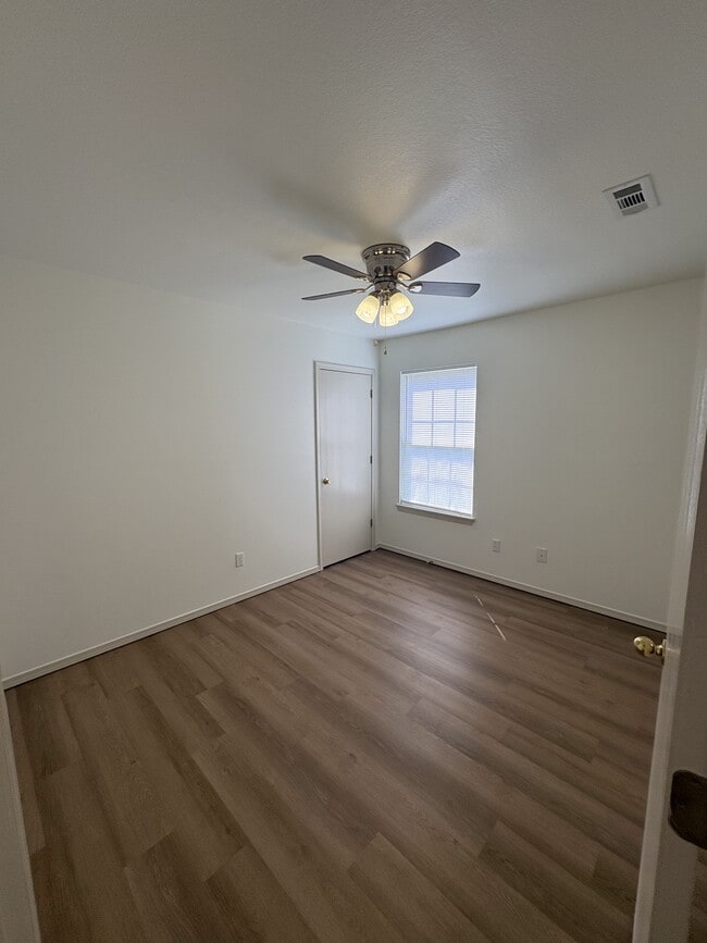 Building Photo - 601 Cedarbrook Ct