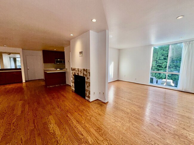 Building Photo - 1134 Alta Loma Rd