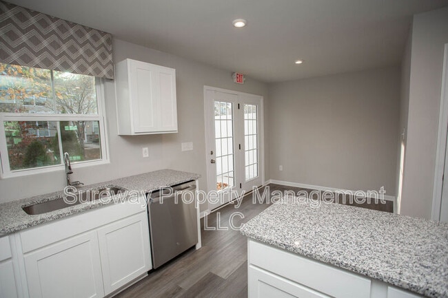 Building Photo - 2 Mulberry ln