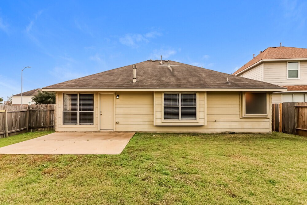Building Photo - 21502 Broadstone Dr