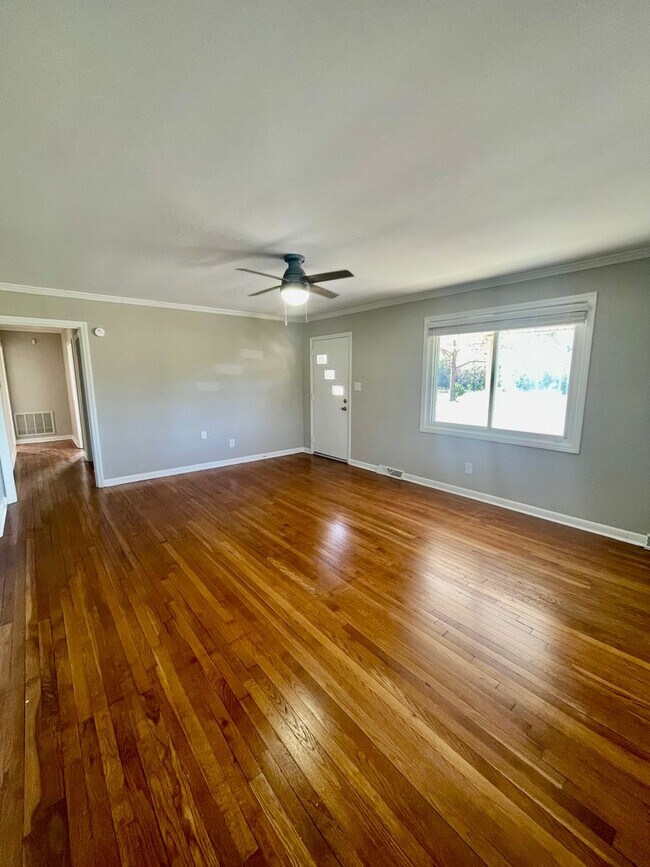 Building Photo - Welcome to this Charming 3 bedroom, 1 bathroom home in Iron Station, NC.
